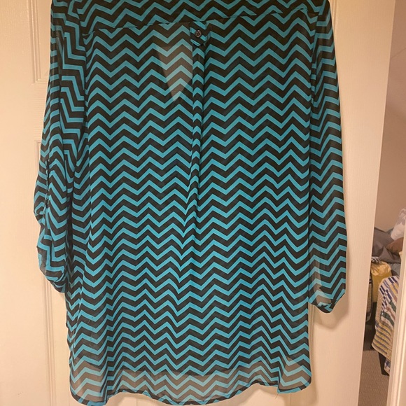Roz & Ali Sheer Chevron print blouse. - Picture 3 of 5